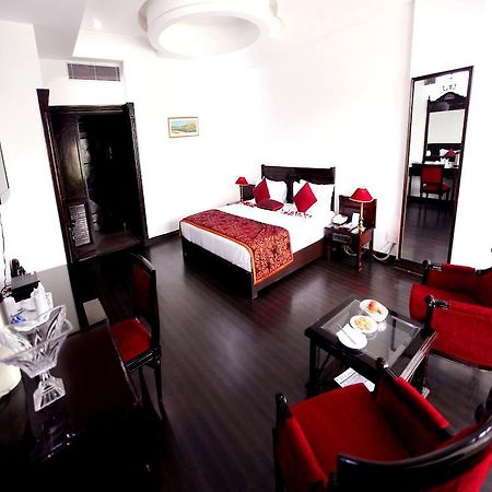 Kc Cross Road Otel Panchkula Dış mekan fotoğraf