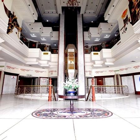 Kc Cross Road Otel Panchkula Dış mekan fotoğraf