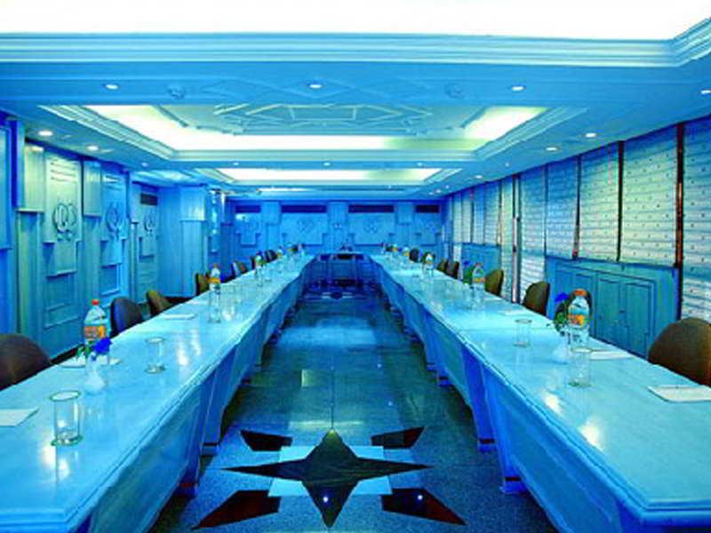 Kc Cross Road Otel Panchkula Dış mekan fotoğraf