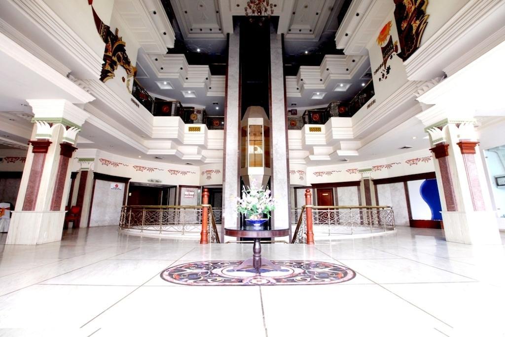Kc Cross Road Otel Panchkula Dış mekan fotoğraf