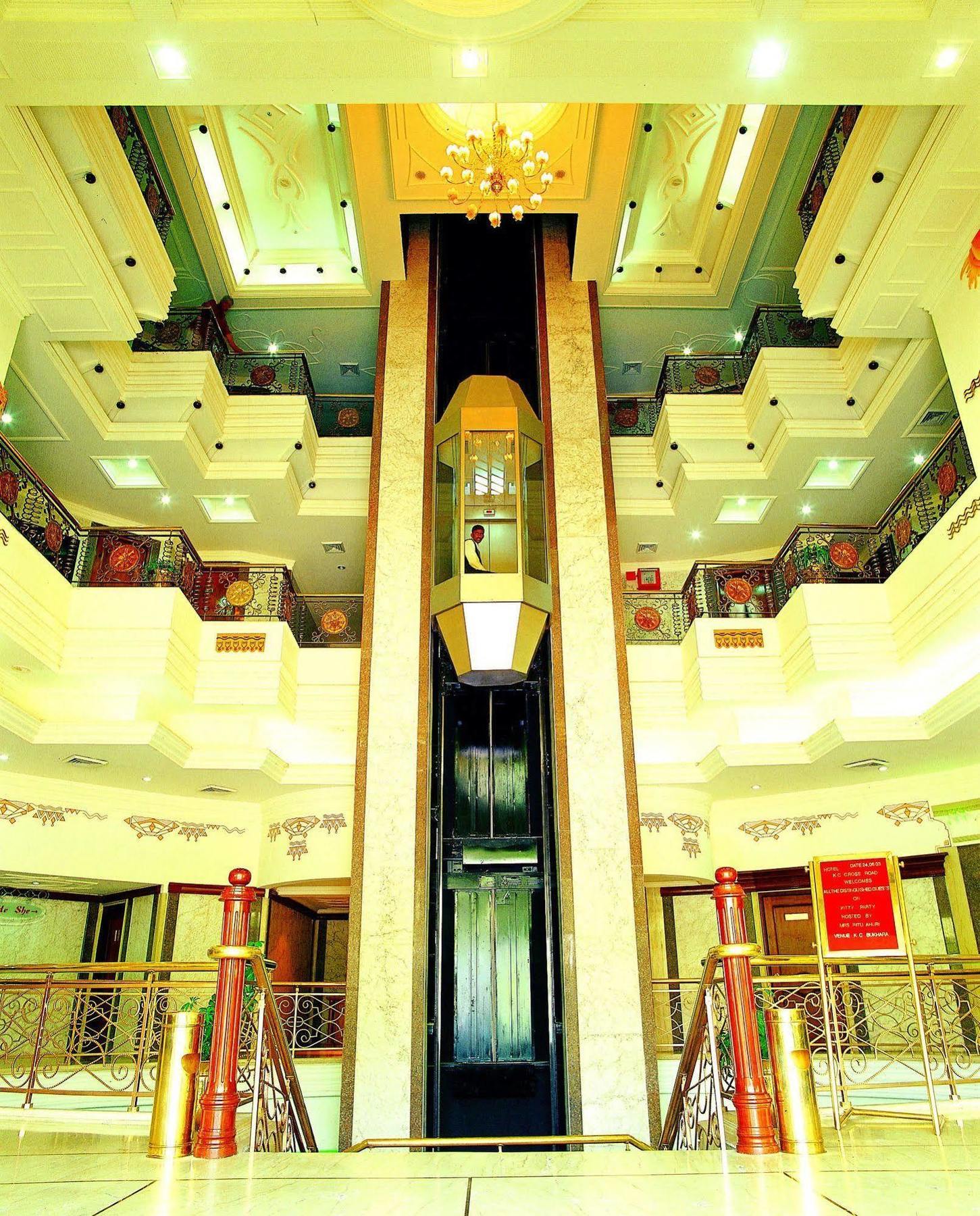 Kc Cross Road Otel Panchkula Dış mekan fotoğraf