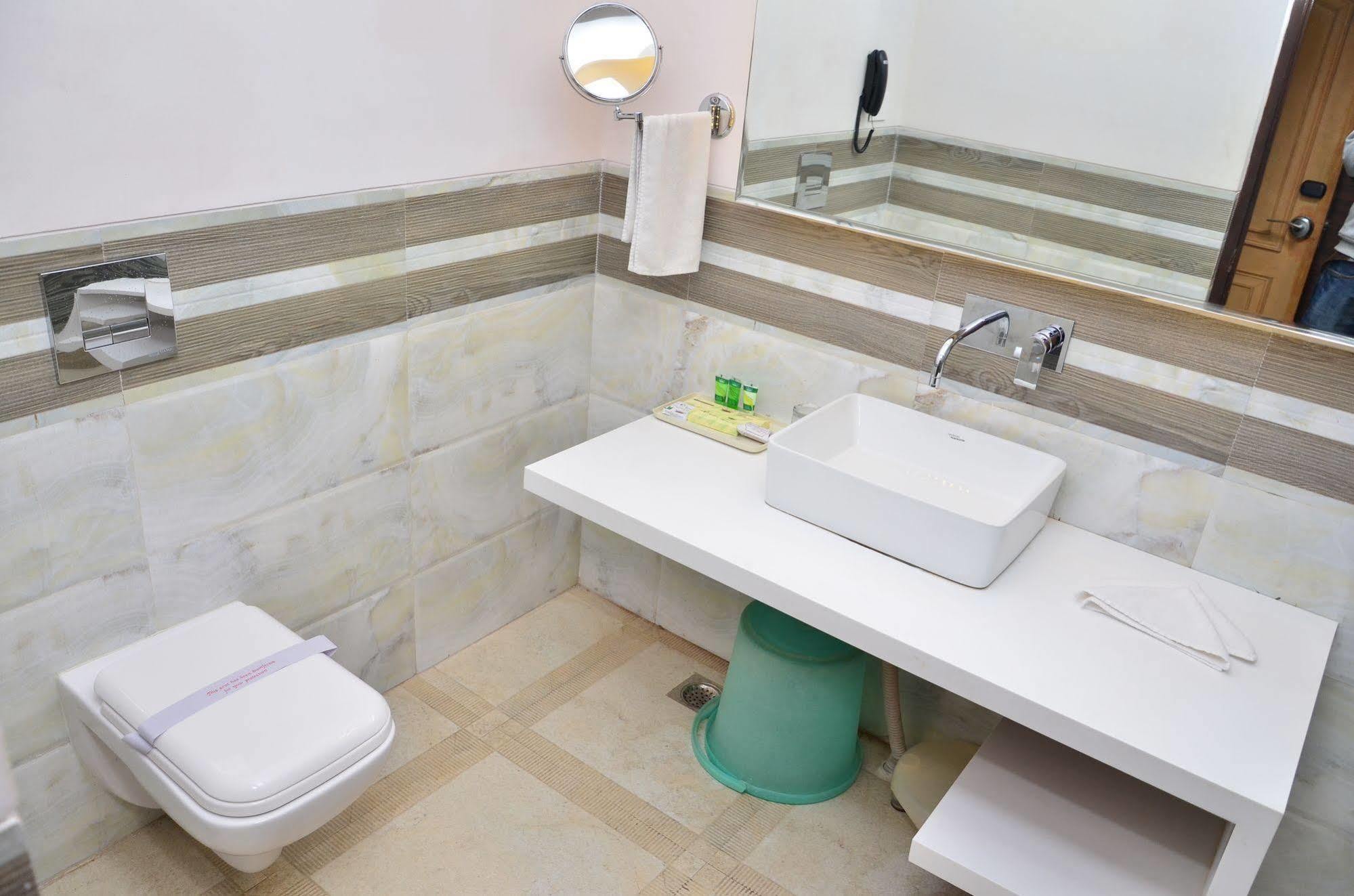 Kc Cross Road Otel Panchkula Dış mekan fotoğraf
