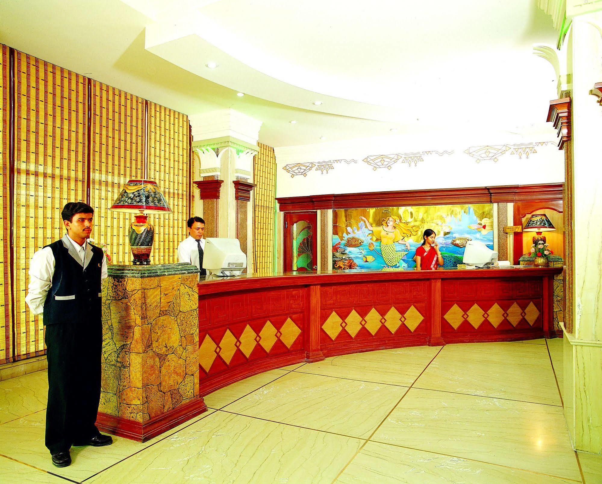 Kc Cross Road Otel Panchkula Dış mekan fotoğraf